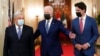 Presiden AS Joe Biden, Presiden Meksiko Andrés Manuel Lopez Obrador (kiri), dan Perdana Menteri Kanada Justin Trudeau pada KTT AS-Meksiko-Kanada di Gedung Putih, Washington DC, 18 November 2021 (foto: dok). 