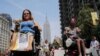 Orang-orang mengikuti parade disabilitas di New York, 12 Juli 2015. (Foto: REUTERS/Eduardo Munoz)