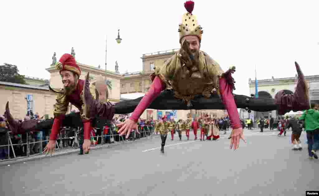 People dressed in historical clothes take part in the Oktoberfest parade in Munich, Germany.