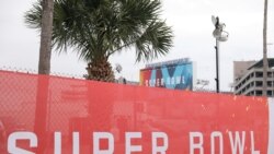 Znak za Superboul kod stadiona Rejmond Džejms u Tampi na Floridi, 6. februara 2021.
