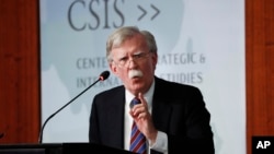 Bivši savetnik Bele kuće za nacionalnu bezbednost Džon Bolton govori na skupu u Vašingtonu, 30. septembar 2019