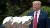 Trump Pral Fè Listwa Kòm Premye Prezidan Ameriken ki Asiste Sipèbòl la 