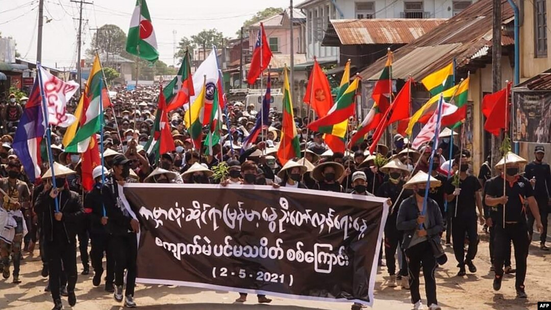 ကမ္ဘာလုံးဆိုင်ရာ မြန်မာ့နွေဦးတော်လှန်ရေးနေ့ ချီတက်ဆန္ဒပြနေတဲ့ ကျောက်မဲ ပင်မသပိတ်စစ်ကြောင်း။ (မေ ၂၊ ၂၀၂၁)