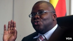 UMnu. Tendai Biti womanyano weMDC Alliance.