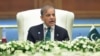Pemerintahan PM Shehbaz Sharif dituduh menindas lawan-lawan politiknya. 