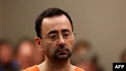 Bivši lekar američke ženske gimnastičke reprezentacije pred sudom u Mičigenu, 22. novembra 2017. (Foto: AFP/Jeff Kowalsky)9. avgust 2023.