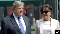 Viktor i Amalija Knavs, roditelji Melanije Tramp