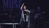 Penyanyi Neonomora saat tampil di ajang "MUSEXPO" di Los Angeles, California (dok: Neonomora)
