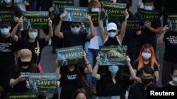 台灣民間團體2020年10月25日在台北市舉行撐港遊行，聲援遭中共扣押的12名港人。