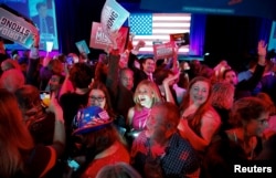 Pristalice republikanskog guvernera Floride Rona Desantisa tokom njegove izborne noći na kongresnim izborima u SAD 2022., Tampa, Florida, 8. novembar 2022.