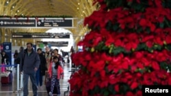 Passengers at Ronald Reagan Washington National Airport