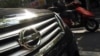 資料照片: 2012年9月26日一輛日產汽車停在上海一條街道上