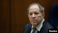 ARHIVA - Harvi Vajnstin tokom suđenja u Los Anđelesu oktobra 2022. (REUTERS/Etienne Laurent)