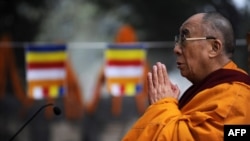 ༧གོང་ས་མཆོག་ནས་ཐུགས་སྨོན་དང་སྐྱབས་འཇུག་གནང་བཞིན་པ།