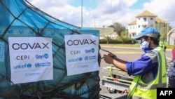ARHIVA - Kutije sa vakcinama koje su na Madagaskaru isporučene u okviru programa Kovaks