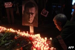Odavašnje pošte Alekseju Navalnom u Pragu (Foto: AFP/Milan Kammermayer) .