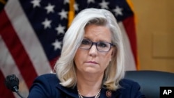 ARHIVA: Članica Predstavničkog doma Liz Čejni, republikanka iz Vajominga, na sednici komisije koja je istraživala napad 6. januara, na pretresu u Kongresu 28. juna 2022. (Foto: AP/J. Scott Applewhite)
