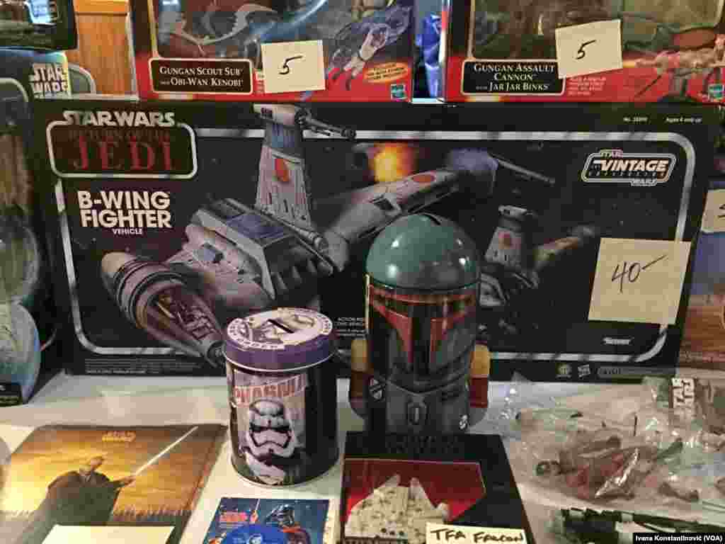 B-Wing letelica, koja se prodavala pre 5 godina u samo jednoj, danas zatvorenoj radnji u Americi. 