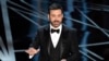 Komedian Jimmy Kimmel saat menjadi pembawa acara Oscar di Dolby Theatre, Los Angeles, tahun 2017 lalu (AP)