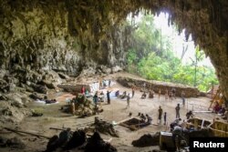 Foto ekskavasi fosil manusia purba yang disebut sebagai 'The Hobbit' di Liang Bua, Flores, 2016. (Foto: Tim Liang Bua via Reuters)