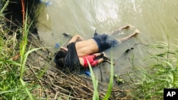 Tela oca i ćerke koji su se udavili u reci Rio Grande