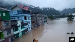 འབྲས་ལྗོངས་ཆུ་ལོག་དང་ས་རུད་ཀྱིས་ལོ་ལྟར་གོད་ཆག་བྱུང་།