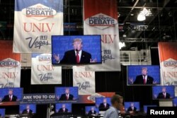 Predstavnici medija prate treću i poslednju debatu predsedničke kampanje 2016. godine između republikanskog kandidata Donalda Trampa i Hilari Klinton iz Demokratske straneke