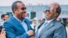 ፕሬዝደንት ሐሰን ሼኽ መሐሙድ ኢትዮጵያ የነበራቸውን ቆይታ አጠናቀው፣ በጠቅላይ ሚኒስትር ዐብይ አሕመድ ሽኝት ሲደረግላቸው። /ፎቶ ከጠቅላይ ሚኒስትር ዐብይ አሕመድ የፌስ ቡክ ገጽ የተወሰደ/ጥር 4 ቀን 2017 ዓ.ም 