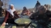 Jinên Kobanî ji Şervanên HSD re Xwarin Amade Dikin