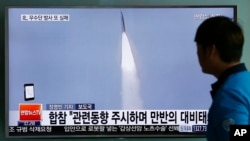韩国电视播出的朝鲜发射火箭的画面（2016年5月31日）