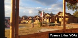 Bangunan Hunian Sementara (Huntara) yang terbuat dari material bambu di Kelurahan Poboya, kecamatan Mantikulore, Kota Palu, Sulawesi Tengah. (3/8/2019). Foto : Yoanes Litha