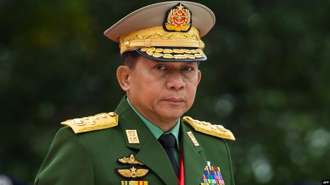 တပ်မတော် ကာကွယ်ရေးဦးစီးချုပ် ဗိုလ်ချုပ်မှူးကြီး မင်းအောင်လှိုင်

