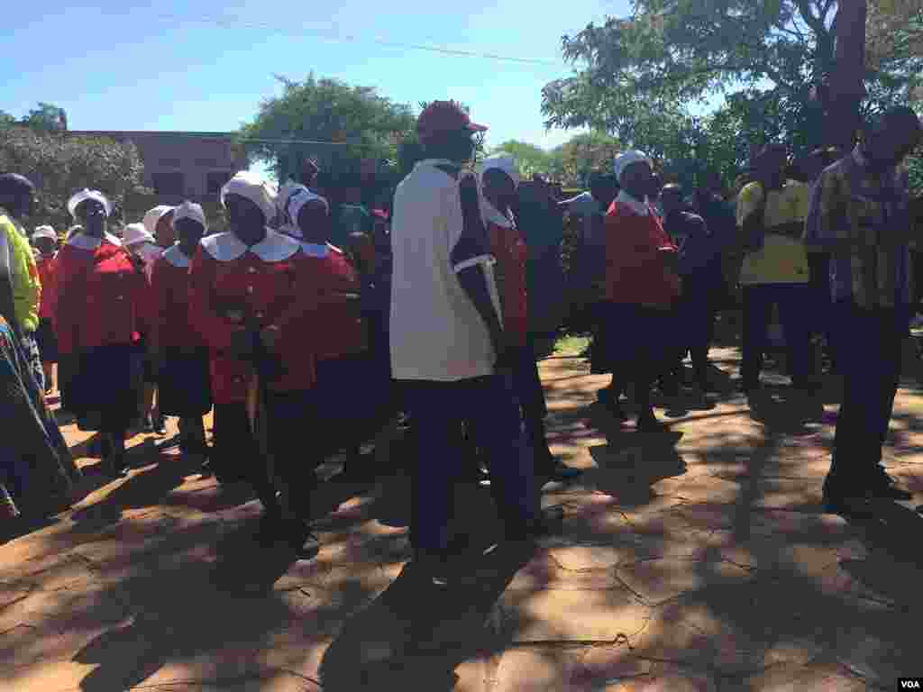Singing at Oliver Mtukudzi's funeral wake ...