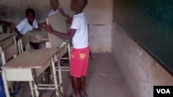 Escolas sem carteiras, Malanje, Angola (Foto de Arquivo9
