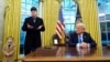 llon Mask i Donald Tramp na konferenciji za novinare u Beloj kući (Photo/Alex Brandon)