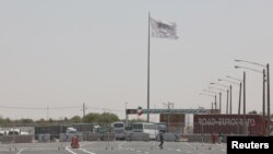 مقامات ایرانی گفته اند که کار ساخت دیوار به ارتفاع چهار متر و طول ۳۰۰ کیلومتر در شرق این کشور در مرز افغانستان آغاز شده است.