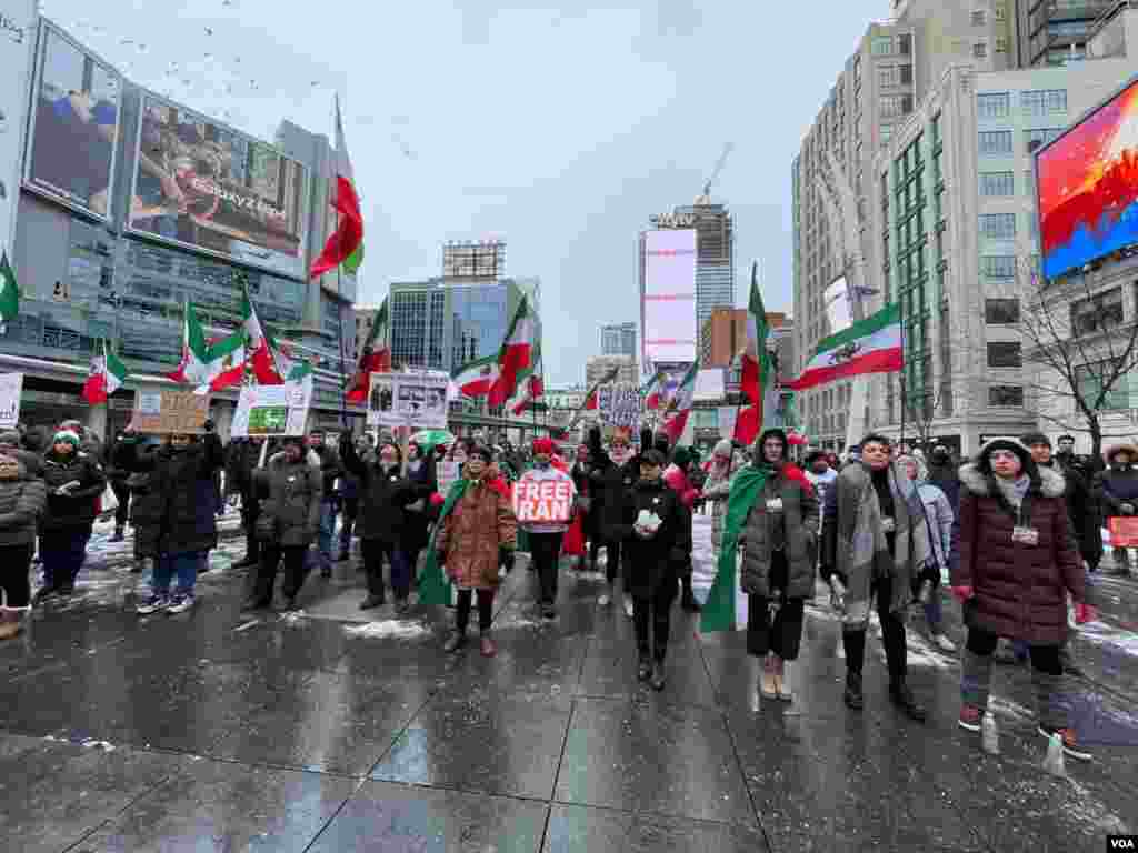 تجمع گروهی از ایرانیان ساکن تورنتو در همبستگی با معترضان در ایران