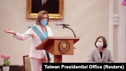 美国会众议院议长佩洛西与台湾总统蔡英文在台北举行会晤期间发表讲话。（2022年8月3日）