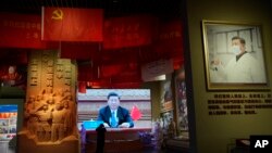 正在北京一個展覽館展出中國領導人習近平抗疫“成就”展。 （2022年10月12日）