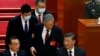 2022年10月22日，在北京人民大會堂舉行的中共二十大閉幕式上，前中共總書記胡錦濤被警衛扶著離席。