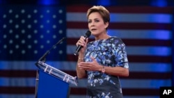 Kari Lake discursa na Conferência de Ação Política Conservadora no Gaylord National Resort & Convention Center, 21 de fevereiro de 2025, em Oxon Hill, Maryland.