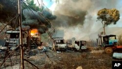 بر اساس گزارش ناظران و رسانه های محلی، درحملهٔ نظامیان میانمار دست کم ۳۵ نفر به شمول دو زن، دو کودک و دو کارمند موسسهٔ‌ محافظت از کودکان کشته شدند
