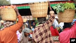 Madzimai akawanda anonzi ari kurarama nekutengesa.
