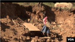The United Nations says many people in Cyclone Idai affected areas in Zimbabwe such as Chimanimani district are still homeless, food insecure and failing to access basic health care, June 9, 2019. (C. Mavhunga for VOA)