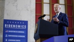 美国总统拜登2023年6月28日在芝加哥发表经济讲话。（美联社照片）
