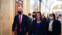 Predsednik Bajden sa predsedavajućom Predstavničkog doma Nensi Pelosi na Kapitol hilu 1. septembra 2021.