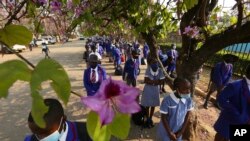 Vana vechikoro, Zimbabwe.