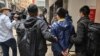 香港警察在中环地区逮捕泛民主派人士。（2021年1月6日）