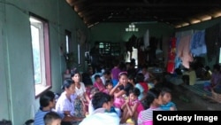 မောင်တောမြို့ အလိုတော်ပြည့် ကျောင်းတိုက်မှာ ခိုလှုံနေကြတဲ့ ရခိုင်စစ်ဘေးဒုက္ခသည်များရဲ့ ယခင်မှတ်တမ်းဓာတ်ပုံ။ (ဓာတ်ပုံ-အလိုတော်ပြည့်ကျောင်းတိုက်)