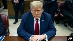 ARHIVA: Bivši predsjednik Donald Tramp u sudnici u Njujorku (Foto: AP/Yuki Iwamura)